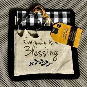 NEW kitchen towel set metal cookie cutter gift